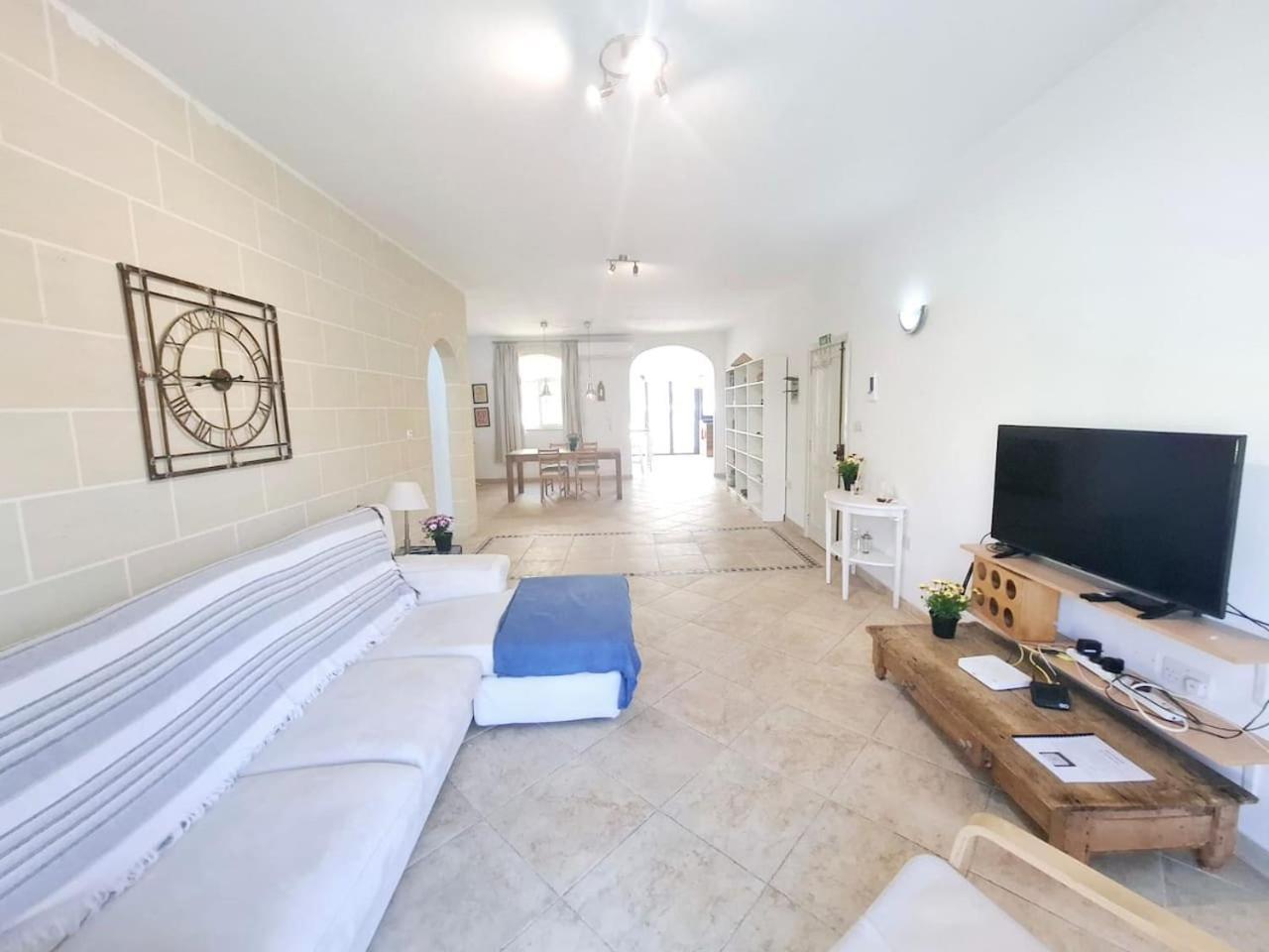 Apartment V86 - The 2 Bedroom Spot *